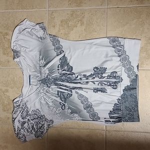 Espresso v-neck shirt size Large